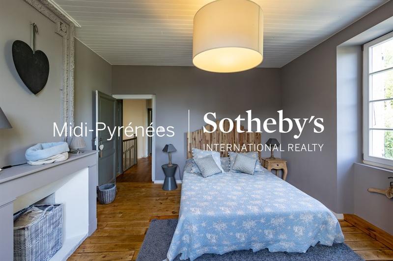 Maison - 420 m² - 9 pièces