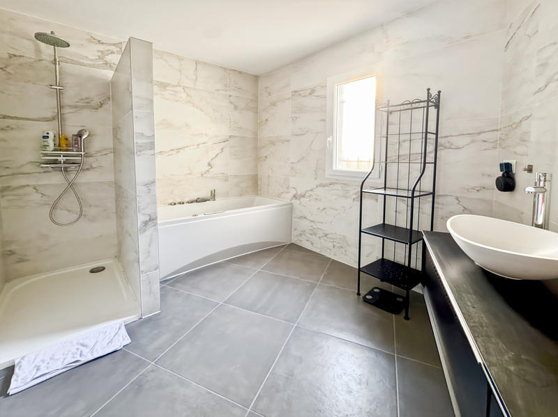 Villa - 256 m² - 9 pièces