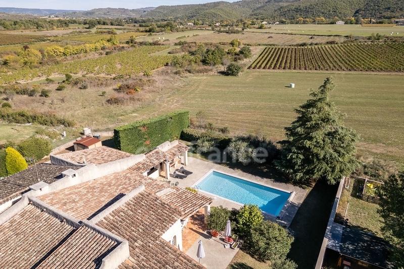 Maison - 202 m² - 7 pièces