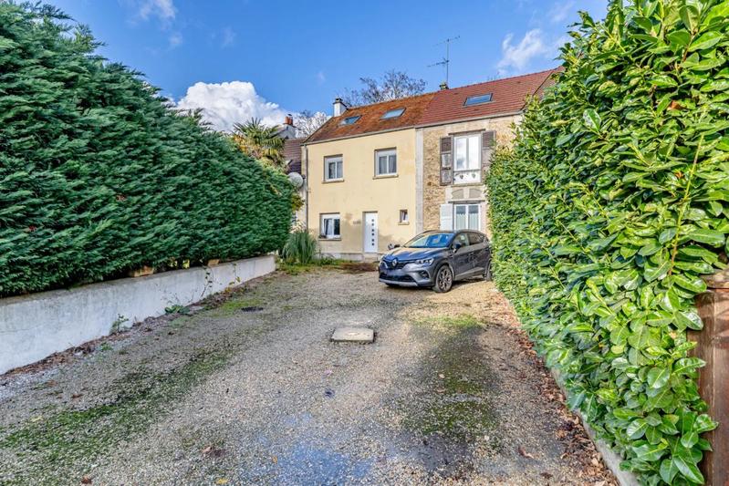 Maison - 95 m² - 5 pièces