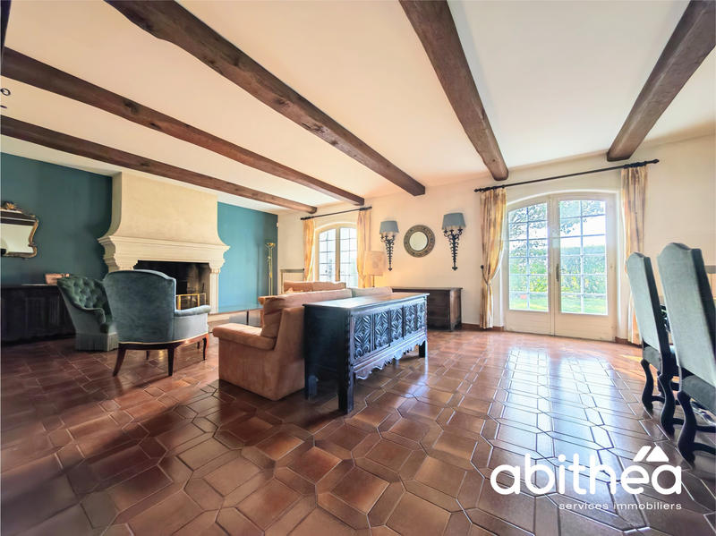 Maison - 250 m² - 11 pièces