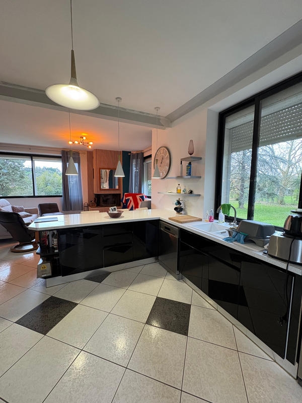 Propriété - 250 m² - 8 pièces