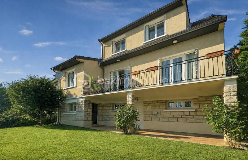 Maison - 219 m² - 8 pièces