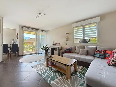 Appartement - 90 m² - 4 pièces