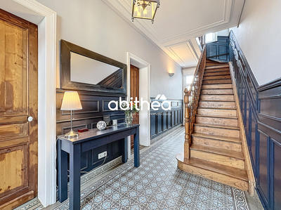 Maison - 290 m² - 9 pièces