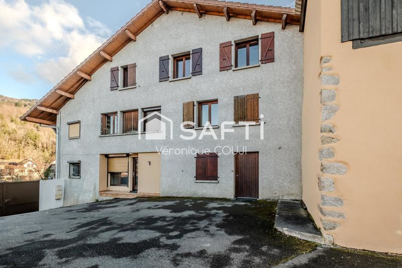 Maison - 230 m² - 9 pièces