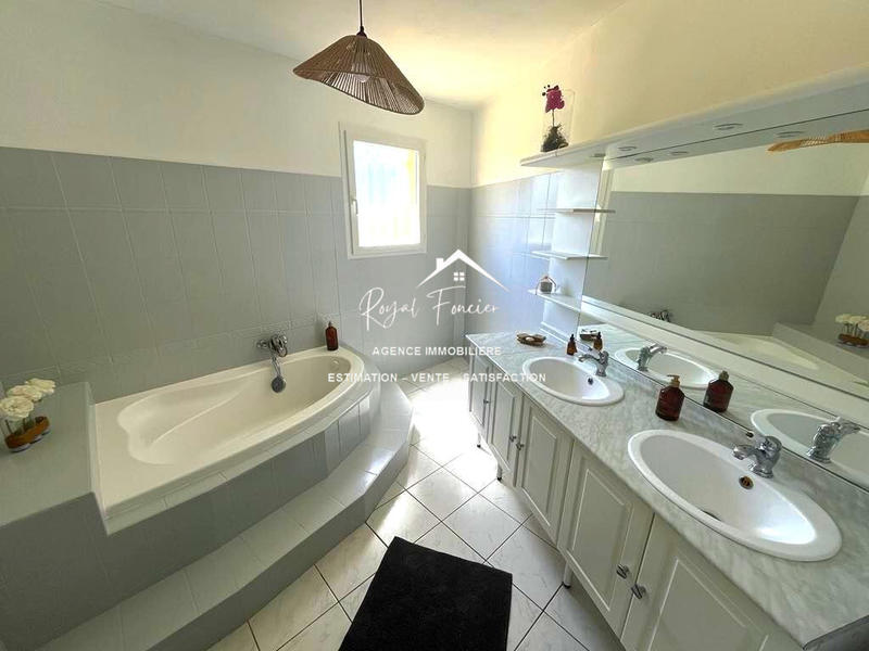 Maison - 151 m² - 8 pièces