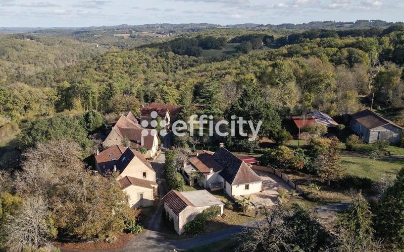 Maison - 1 875 m² - 67 pièces