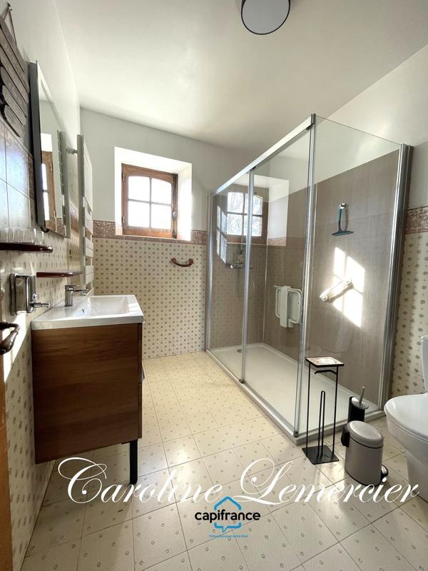 Maison - 294 m² - 9 pièces