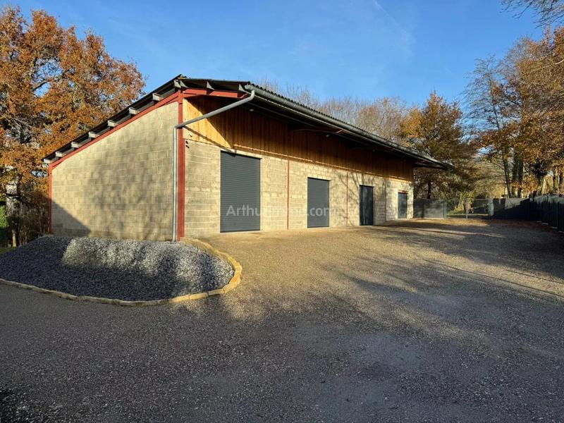 Maison - 595 m² - 5 pièces