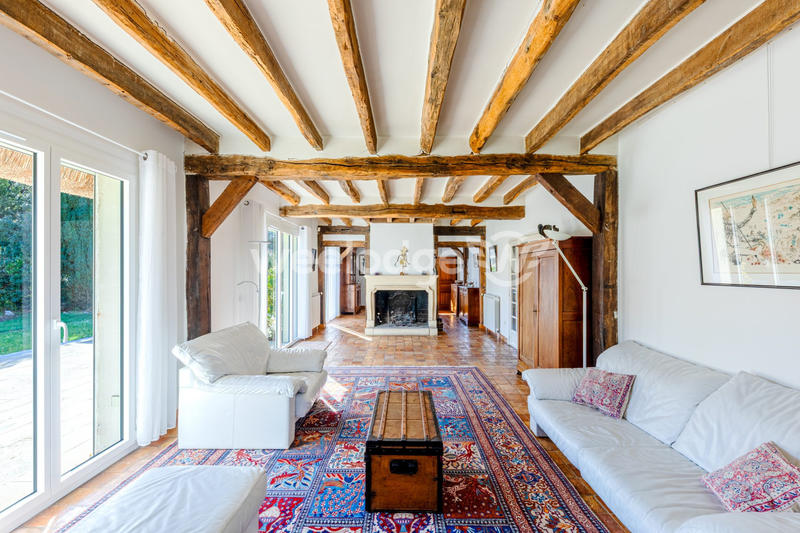 Maison - 210 m² - 9 pièces