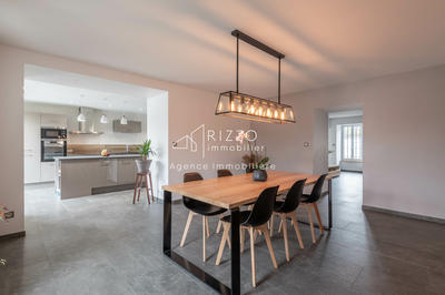 Maison - 326 m² - 11 pièces