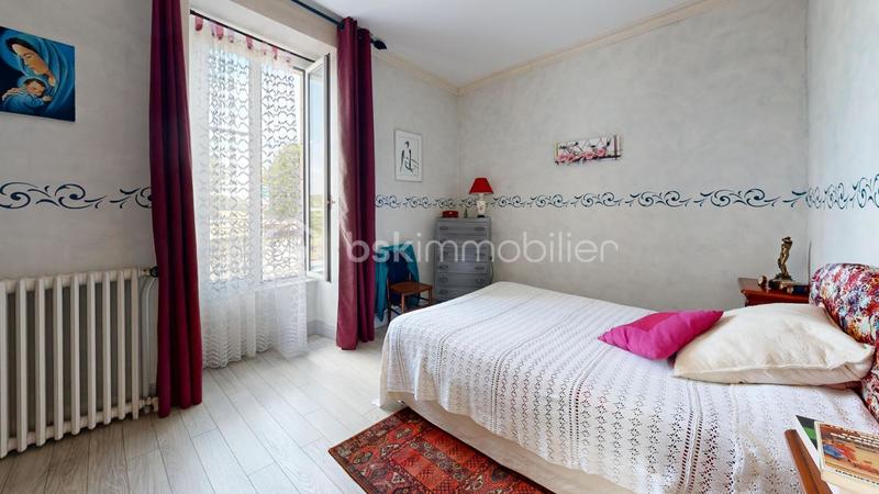 Maison - 241 m² - 8 pièces