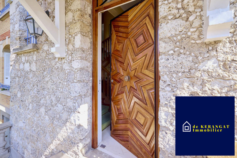 Maison - 262 m² - 9 pièces