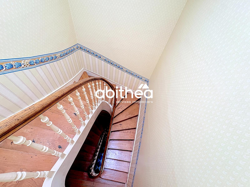 Maison - 328 m² - 10 pièces