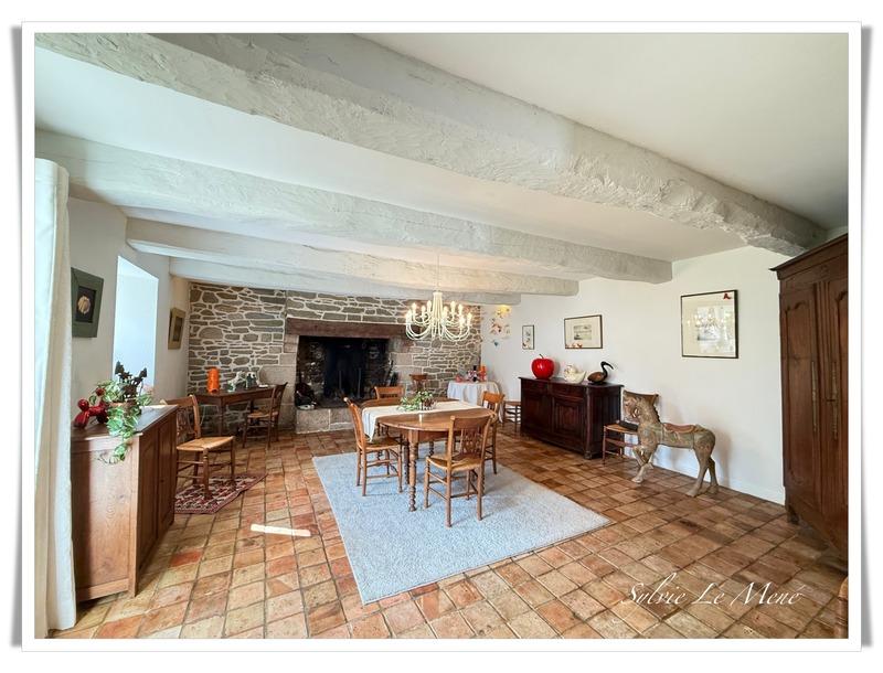 Maison - 224 m² - 8 pièces