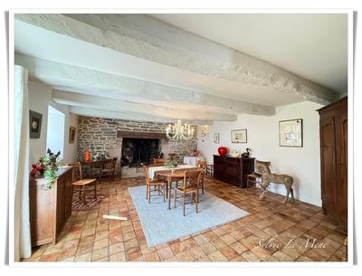 Maison - 224 m² - 8 pièces