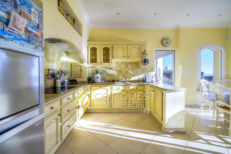 Propriété - 400 m² - 9 pièces