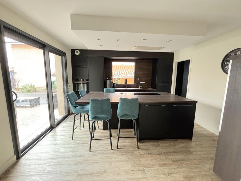 Maison - 207 m² - 7 pièces