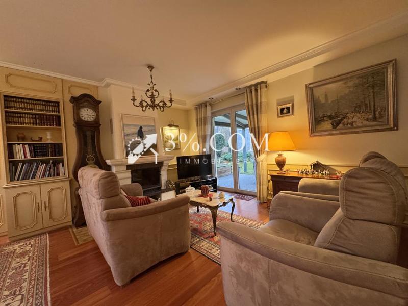 Demeure - 181 m² - 6 pièces