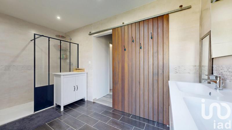 Maison - 213 m² - 9 pièces