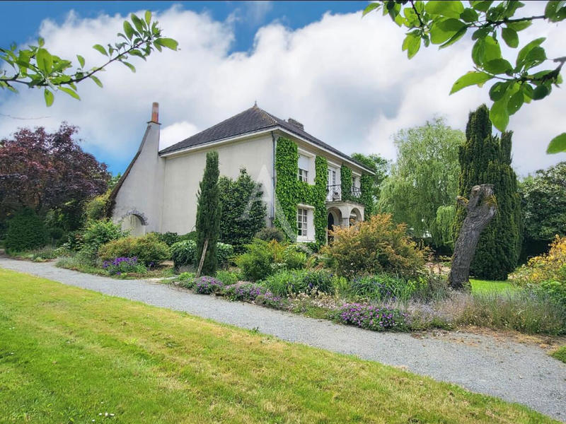 Maison - 220 m² - 9 pièces