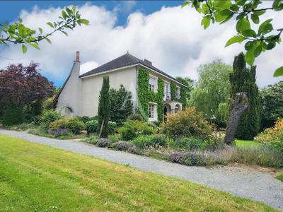 Maison - 220 m² - 9 pièces