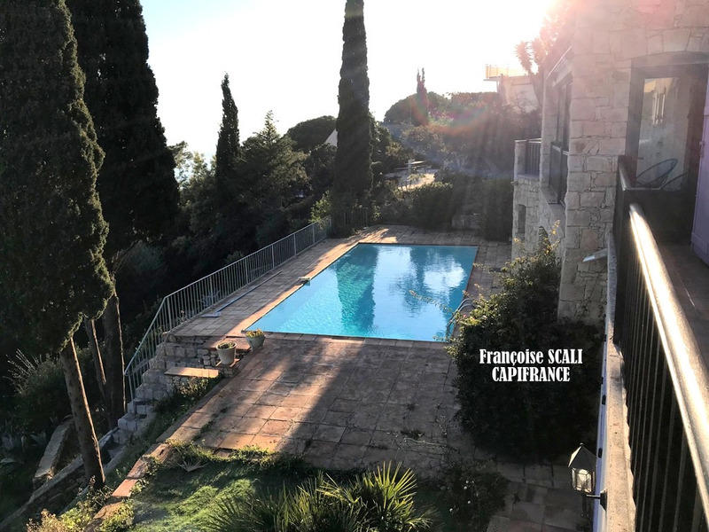 Maison - 230 m² - 6 pièces