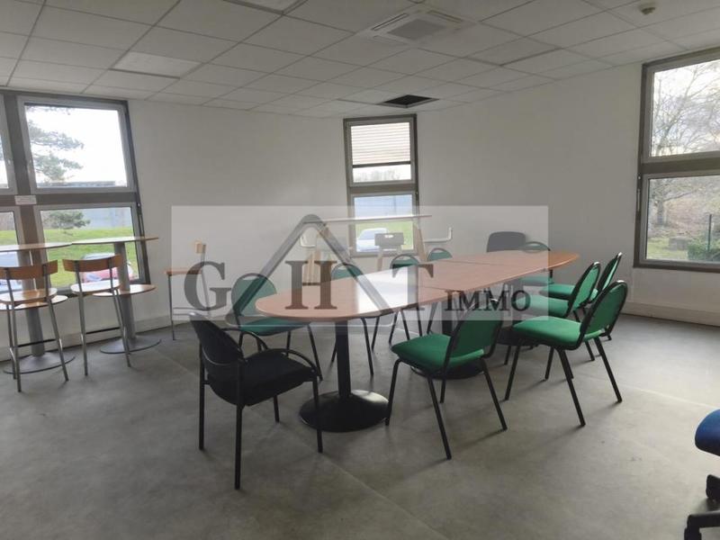 Entrepôt - 1 240 m²