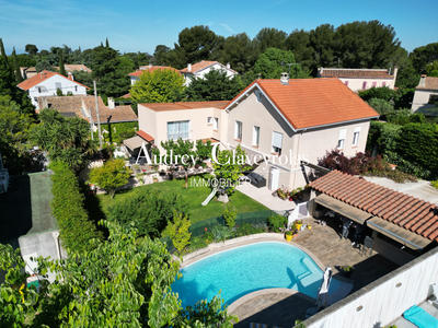 Maison - 330 m² - 5 pièces