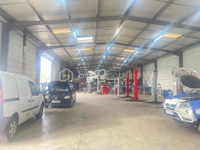 Entrepôt - 2 300 m² - 1 pièce