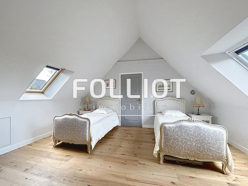 Maison - 243 m² - 8 pièces