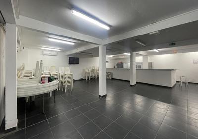 Local commercial - 677 m²