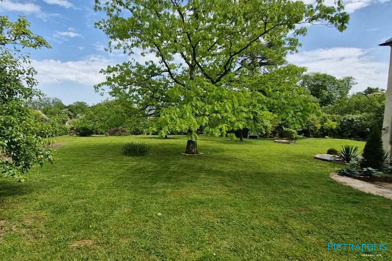 Maison - 300 m² - 13 pièces