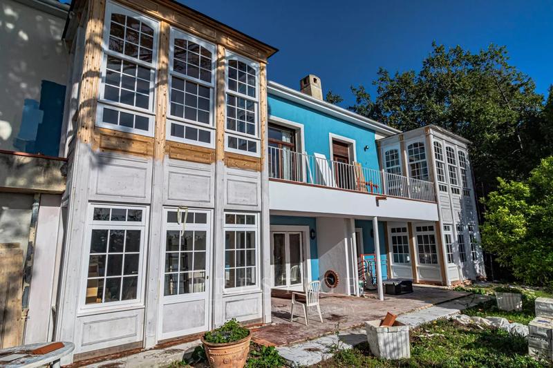 Maison - 241 m² - 8 pièces