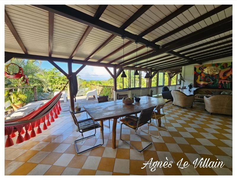 Maison - 241 m² - 12 pièces