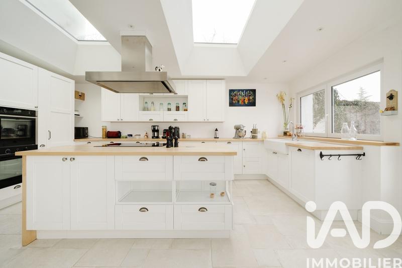 Maison - 253 m² - 8 pièces