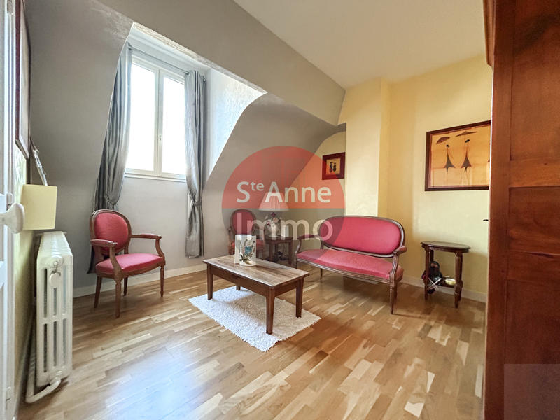 Maison - 280 m² - 9 pièces