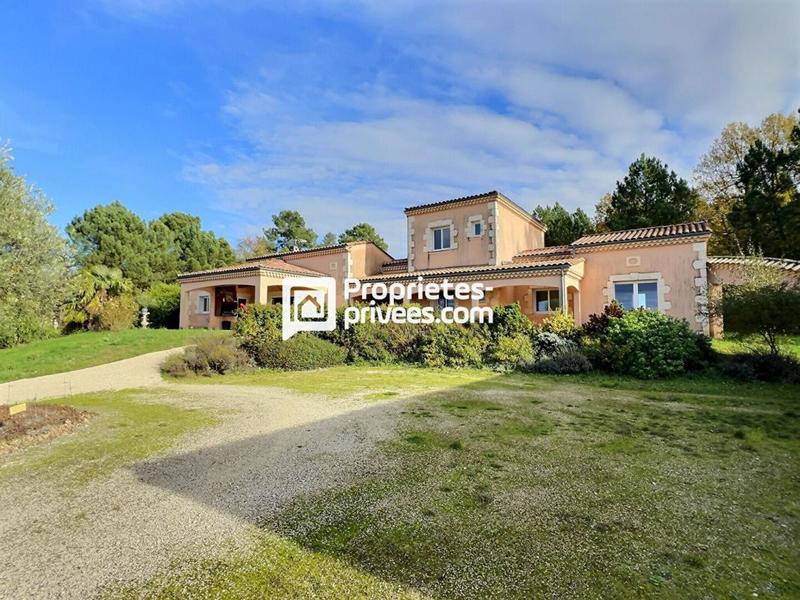 Maison - 190 m² - 5 pièces