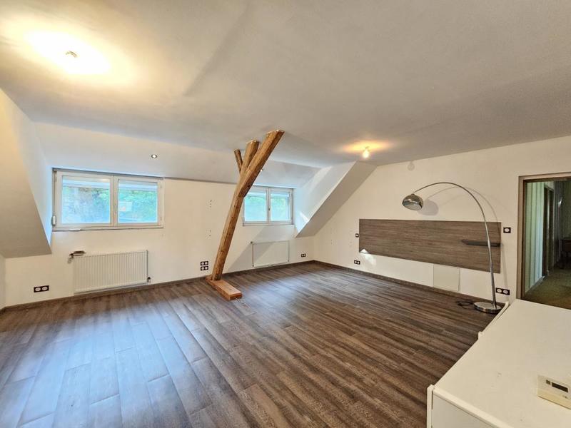 Maison - 280 m² - 6 pièces