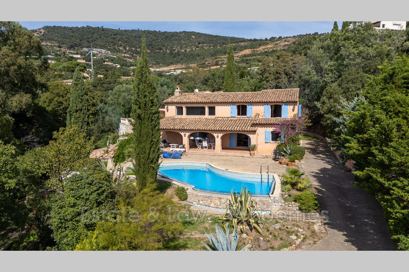 Maison - 220 m² - 7 pièces