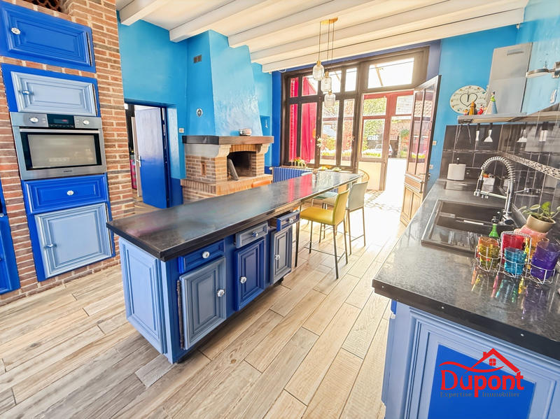 Maison - 228 m² - 9 pièces