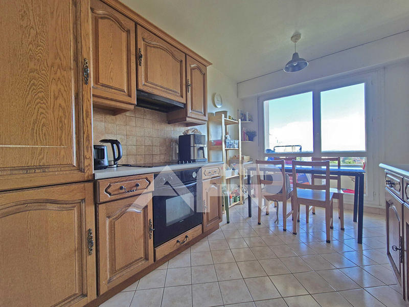 Appartement - 80 m² - 4 pièces