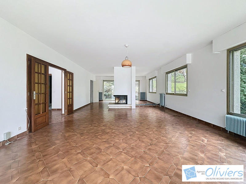 Maison traditionnelle - 375 m² - 9 pièces