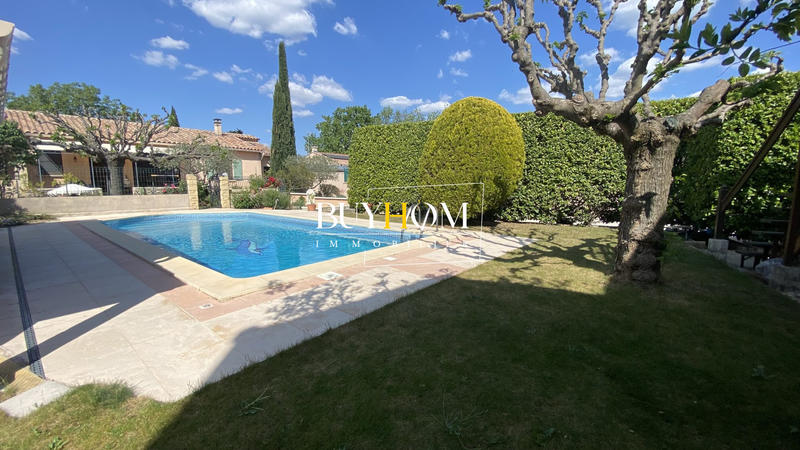 Maison - 220 m² - 9 pièces