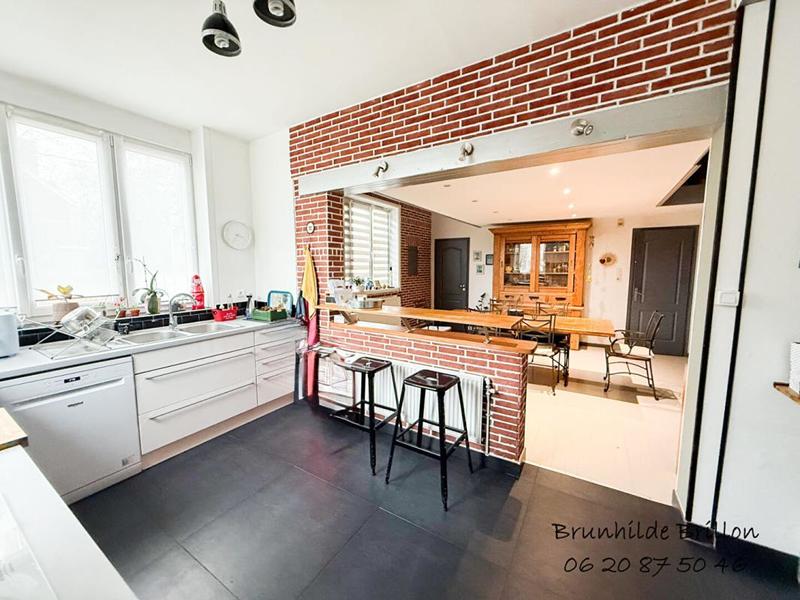 Maison - 225 m² - 9 pièces