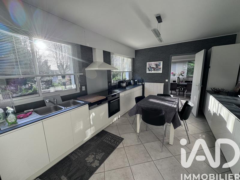 Maison - 245 m² - 9 pièces