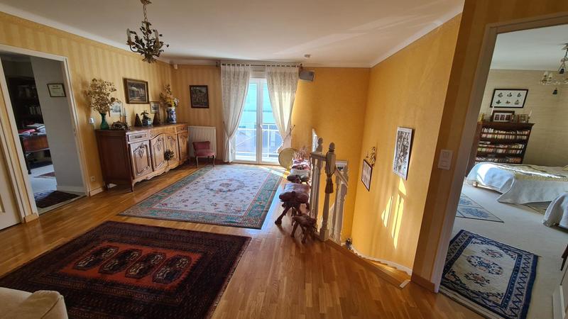 Maison - 220 m² - 7 pièces