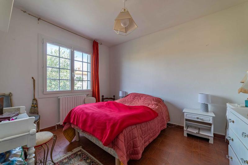 Maison - 250 m² - 9 pièces