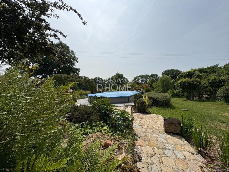 Maison - 250 m² - 8 pièces